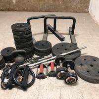 Attrezzatura e pesi palestra homegym