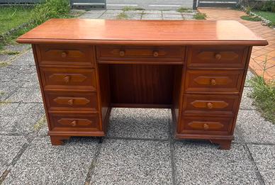 Scrivania in legno