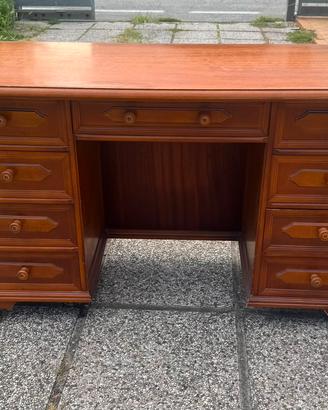 Scrivania in legno