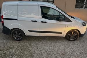 Gomme invernali termiche e cerchi per Ford Courier