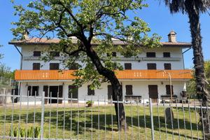Villa con giardino