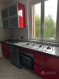 Cucina completa con elettrodomestici