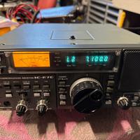 Radio amatoriale Icom ic-R70.
