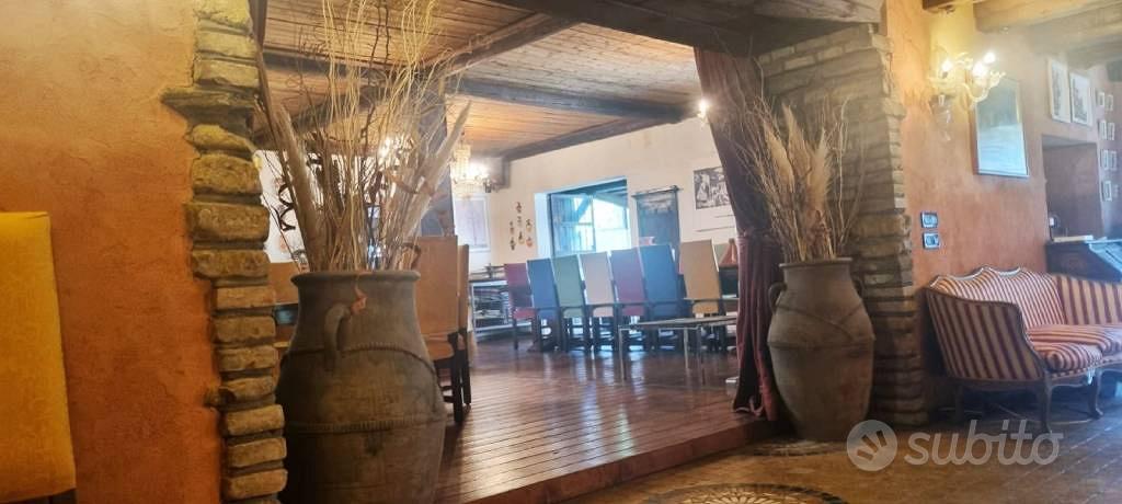 Rustico / Casale di 2268 m² con più di 5 locali a - Vista 2