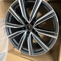 Cerchio nuovo Originale AUDI Q8 4M8601025G