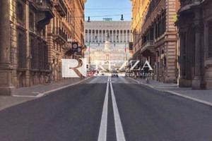 Appartamento di 300 m² con più di 5 locali a Roma