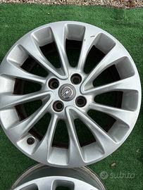 Cerchi in lega 16”