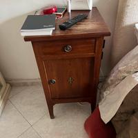 Cagliari, n. 2 comodini primi 900