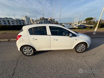 OPEL CORSA 1.2 Club Gpl-tech