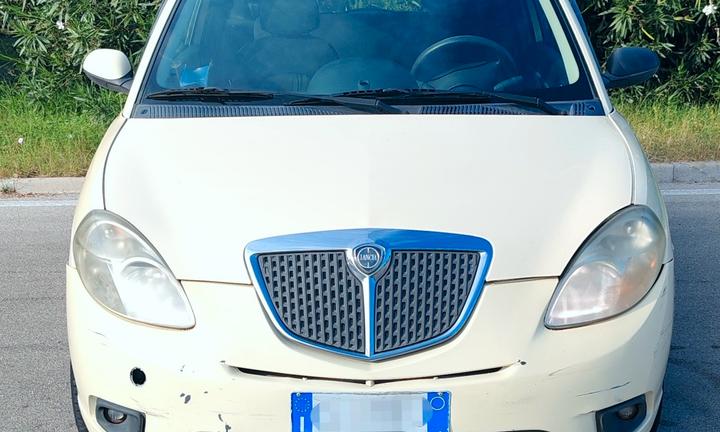 lancia y  benzina e gas gpl immediato realizzo