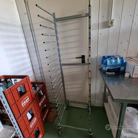 carrello porta vassoi in metallo