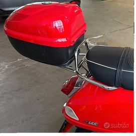 Portapacchi e baule Rosso ; per Vespa LX / S