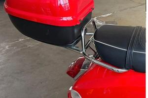 Portapacchi e baule Rosso ; per Vespa LX / S