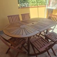 Tavolo e sedie da giardino