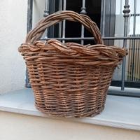 cesta in salice intrecciato