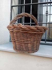 cesta in salice intrecciato