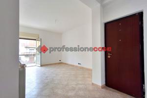 Pedara Centro - Ampio Trilocale Balconato