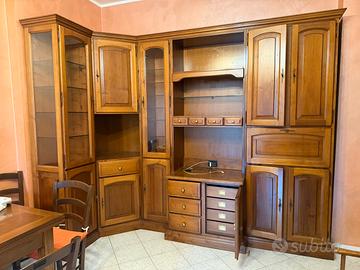Mobile soggiorno angolare in legno con vetrine