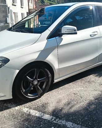 permuta!Mercedes B200 CDI Premium. neopatentati 