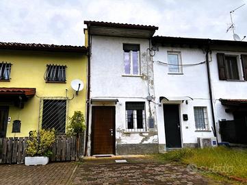 CASA DI CORTE A LINAROLO