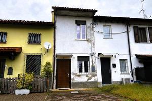 CASA DI CORTE A LINAROLO