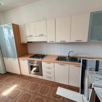 Cucina completa con elettrodomestici