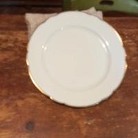 Due vassoi tondi in porcellana Schonwald Bavaria.