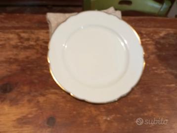 Due vassoi tondi in porcellana Schonwald Bavaria.