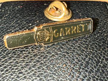 GARRET PIN’S SPILLA