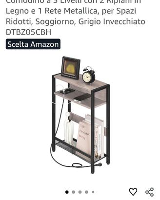 Tavolino stretto con stazione di ricarica 