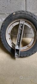 Ruote vespa / supporto scorta/ mozzo ant.