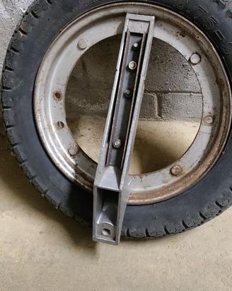 Ruote vespa / supporto scorta/ mozzo ant.
