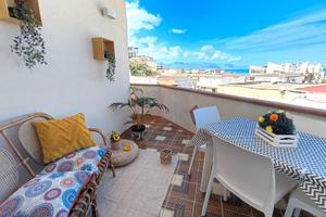 Apri la finestra e respira il profumo del mare