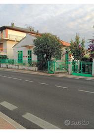 Casa singola cielo terra con giardino recintato