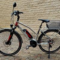 BICI URBAN TREKKING CON PEDALATA ASSISITITA