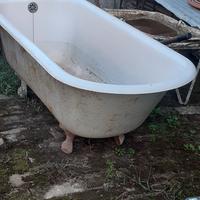 vasca in ghisa con piedi 