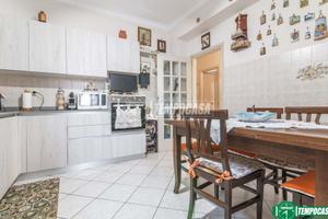 3 LOCALI CON CUCINA ABITABILE IN CENTRO