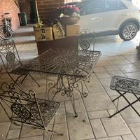 Tavolo e sedi giardino in ferro