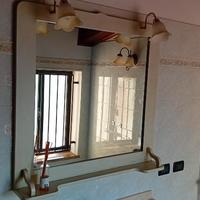specchio con cornice in legno laccato 