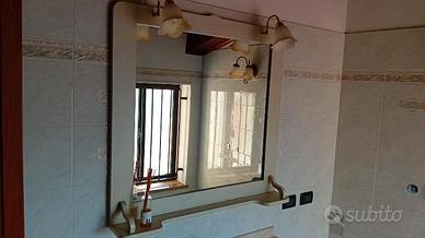 specchio con cornice in legno laccato 