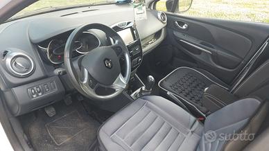 Auto renault clio