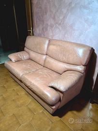 Divano due posti in similpelle - da sistemare