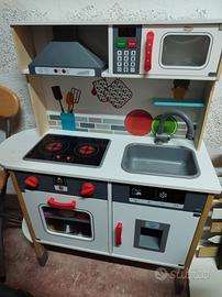 Cucina giocattolo 