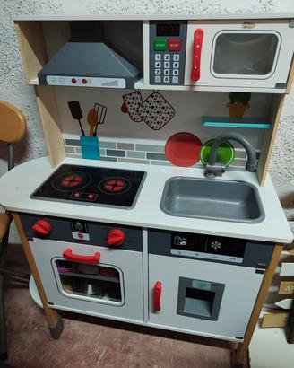Cucina giocattolo 