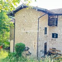 FRAZIONE ASTE: grande porzione di casa con terreno