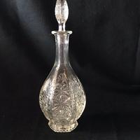bottiglia vintage per liquori in vetro molato