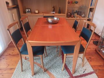 Tavolo allungabile in ciliegio con sedie imbottite