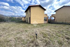 VILLA A SCHIERA D'ANGOLO A MONTECASTRILLI