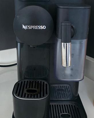 macchina da caffè Nespresso Lattissima one 