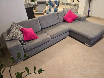 Divano angolare moderno in tessuto grigio